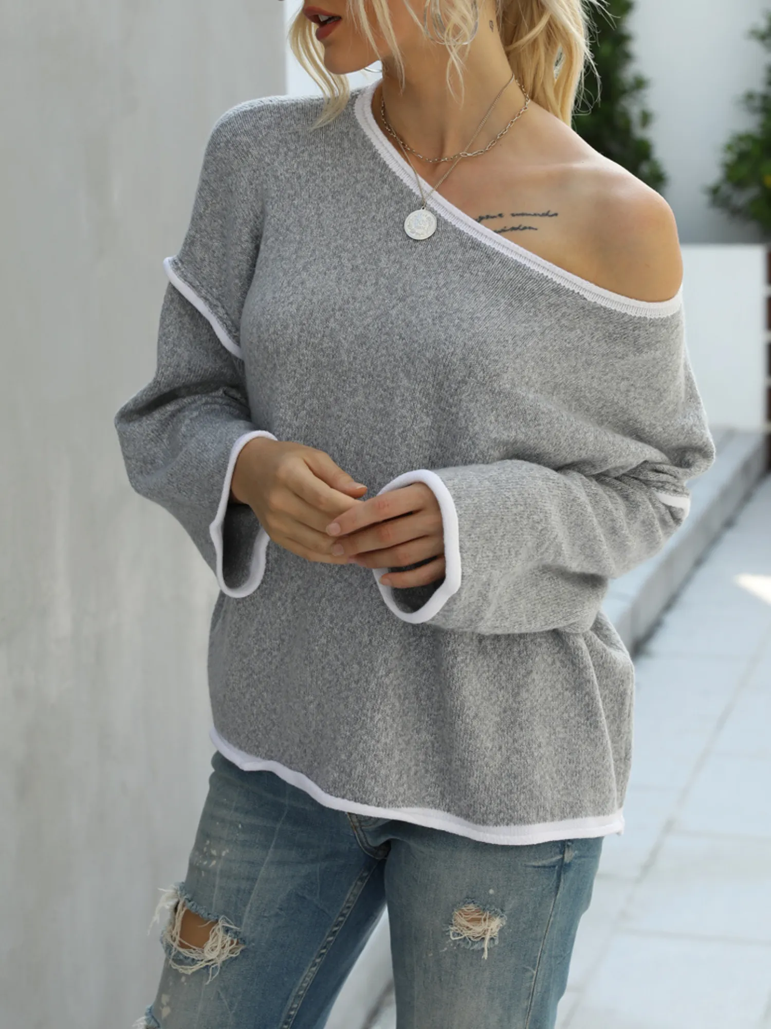 'Minnie' Contrast-edge Loose Sweater (3 Colors)