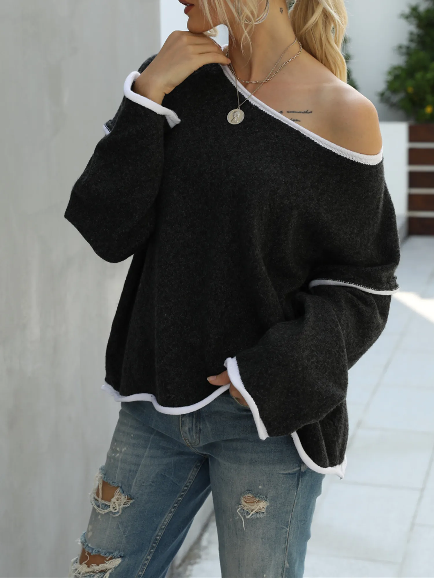 'Minnie' Contrast-edge Loose Sweater (3 Colors)